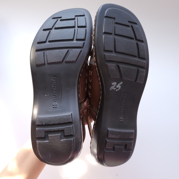 New Naturalizer Tan Corina Leather Sandals - Picture 13 of 13